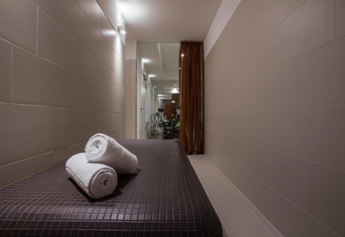 TWO Hotel Berlin by Axel, adults only, spa area. Towels on a massage table. Gay-friendly hotel with wellness facilities.