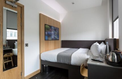 The Z Hotel City gay-friendly room. Modern decor, TV, bed, and amenities. Ideal for gay men travel. Stylish, comfortable, and inviting.