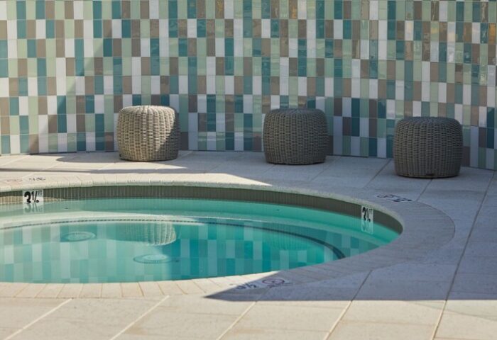 Twin Palms Resort, Palm Springs: Stylish hot tub area at this gay men's resort. Wicker stools sit beside the cool, inviting water.