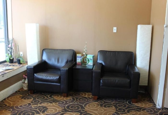 Twin Peaks Hotel's seating area: Two leather chairs with a small table between them. Gay-friendly hotel, comfortable and inviting.