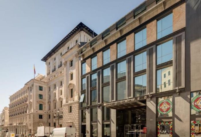 Urban Hotel's exterior, a gay-friendly, pet-friendly hotel. Modern architecture with large windows. A great choice for gay travelers.