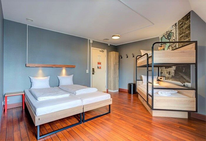 Urban House Copenhagen by MEININGER room. Gay-friendly hotel with twin bed and bunk beds. Modern design, wood floor. Ideal for gay travel.