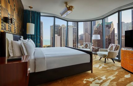 Viceroy Chicago hotel room with city view. Gay-friendly hotel features modern decor, luxurious bedding, and stunning views of the Chicago skyline.