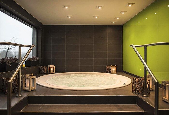 Vienna House Andel’s Berlin hot tub. Gay-friendly, pet-friendly hotel in Berlin. Relax in style. Modern design with mood lighting.