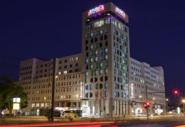 Vienna House Andel’s Berlin exterior at night. A gay-friendly, pet-friendly hotel in Berlin. A great choice for gay travelers.