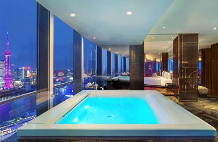 W Shanghai - The Bund gay-friendly hotel room with jacuzzi and city view. Luxury suite at W Shanghai. Gay travel advice.