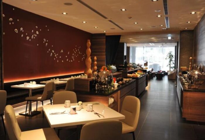 WESTGATE Hotel's dining area. Gay-friendly hotel with tables, chairs, and a buffet. Modern interior design. Perfect for gay travelers.