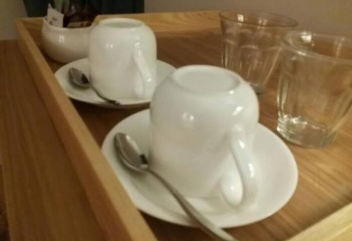 De King Boutique Hotel KLCC: Room service tray with cups and glasses. Gay-friendly hotel in Kuala Lumpur, Malaysia.