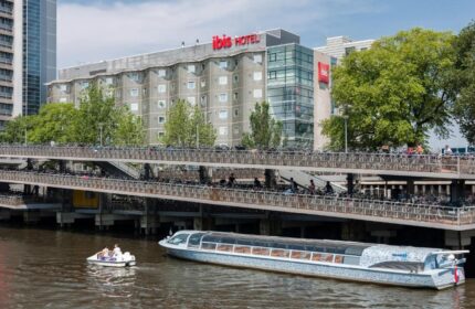 Ibis Amsterdam Centre hotel exterior view. Gay-friendly, pet-friendly hotel near canal with boats. Amsterdam travel advice.