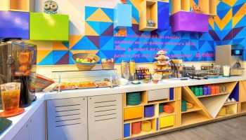 Gay-friendly hotel ibis Styles Mexico Reforma breakfast bar. Colorful design, food, and drinks. Great for gay men traveling in Mexico City.