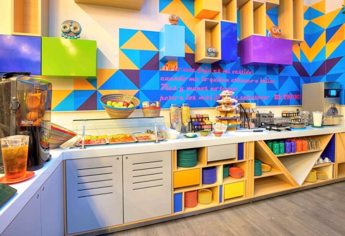 Gay-friendly hotel ibis Styles Mexico Reforma breakfast bar. Colorful design, food, and drinks. Great for gay men traveling in Mexico City.