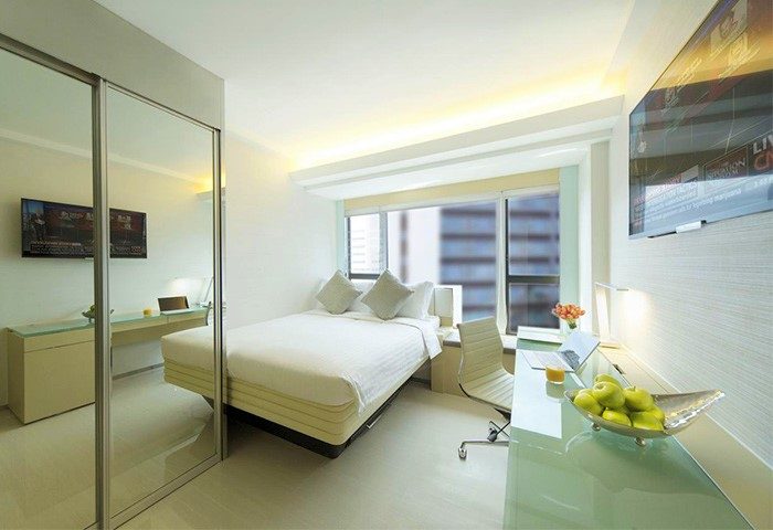 iclub Sheung Wan Hotel room. Modern design, desk, city view. Gay-friendly hotel in Hong Kong for gay men. Comfortable stay.
