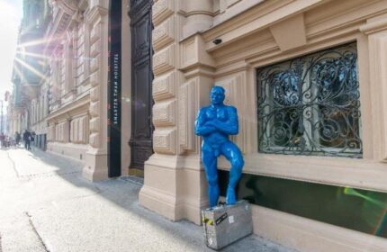 meetme23 gay-friendly hotel: Blue male statue with suitcase outside. Pet-friendly accommodation for gay men travelers.