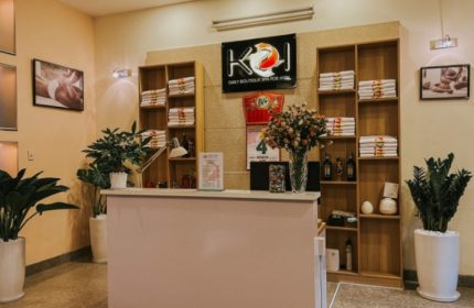 Guu Spa Ho Chi Minh reception area. Gay travel spa in Vietnam. Boutique spa for men with towels, plants, and a modern design. #gaytravel
