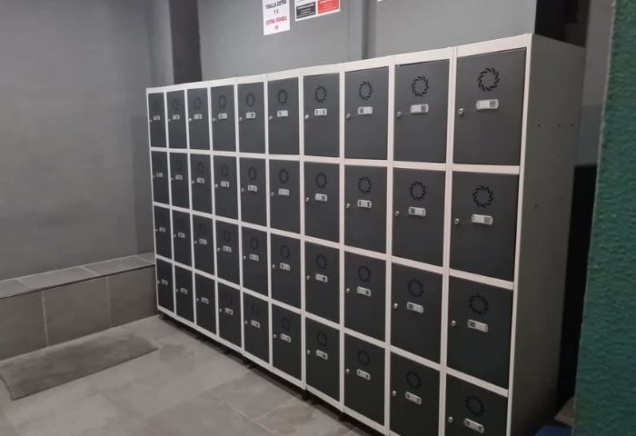 Lockers at H2O Sauna, a gay sauna in Benidorm. The lockers are grey with white trim, providing secure storage for belongings.