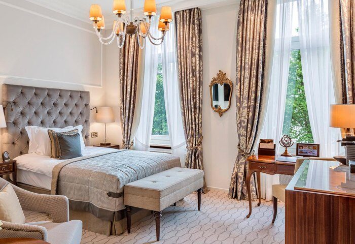 Top Luxury Lakefront Gay Hotel Hamburg Fairmont Hotel Vier Jahreszeiten