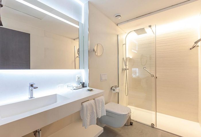 Hotel Liabeny Madrid bathroom. Modern design with walk-in shower, sleek sink, & toilet. Ideal for gay travelers near gay bars.