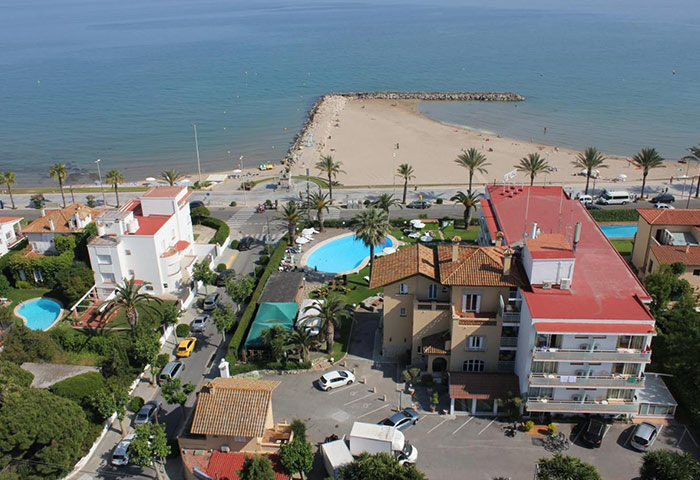 Hotel Subur Maritim, Sitges. Beachfront gay hotel near gay beach with pool. Most booked gay hotel in Sitges. Gay travel advice.