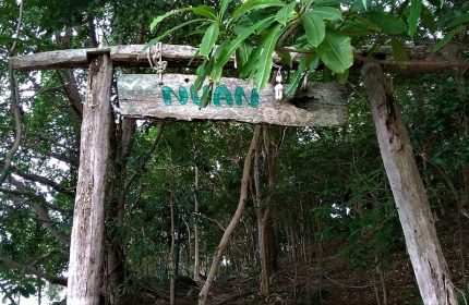 Ao Nuan sign, Koh Samet. Gay cruising spot between Tubtim Resort and Ao Nuan. Hottest gay beach in Thailand. Gay travel advice.