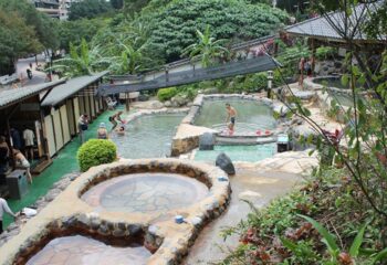 Huang Chi Spa Hot Springs, Taipei. Gay spa with men relaxing in outdoor pools. Emperor Spa, discreet, popular gay travel destination.