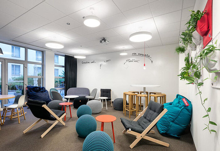 Ibis Praha Wenceslas Square Hotel lounge. Modern design, seating areas, creative wall. Gay-friendly hotels Prague near Vinohrady Gayborhood.