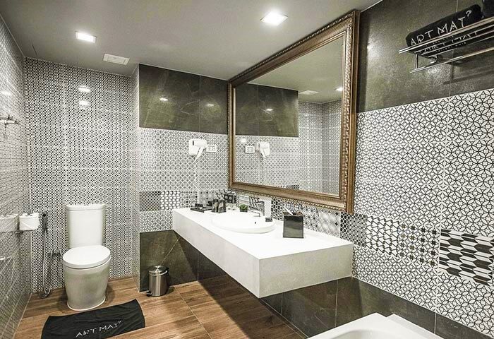 Art Mai Gallery Nimman Hotel bathroom, Chiang Mai. Luxury hotel near gay nightlife. Modern design, large mirror, stylish tiles.