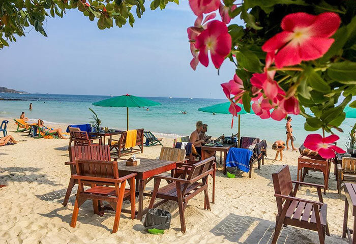 Koh Samet Tubtim Resort: Beachfront dining at this number one gay hotel. Tables on the sand, ocean view, and tropical flowers.
