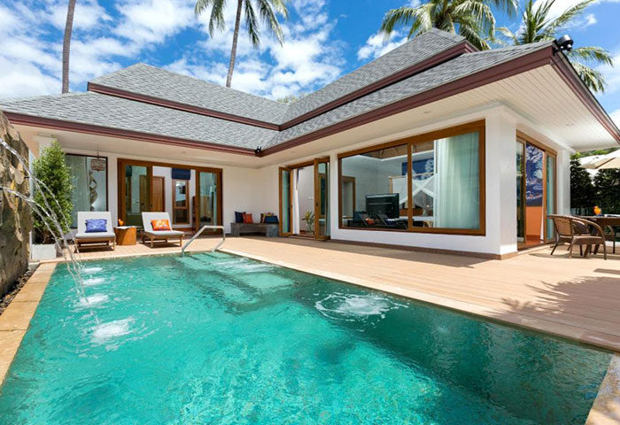 Krabi Resort Pool Villa: beachfront pool villas at a gay-popular hotel. Turquoise pool, deck, and modern architecture for a luxury travel experience.