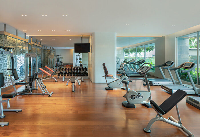 Le Méridien Bangkok gym. Treadmills, weights, and exercise bikes at this top choice gay hotel in Silom. Cheap and modern fitness center.