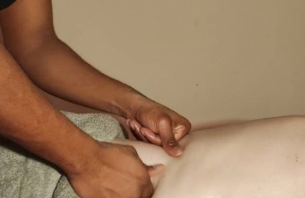 Manchester Queer Massage: Hands giving a relaxing massage to a man's back. Gay travel advice for queer men in Manchester.