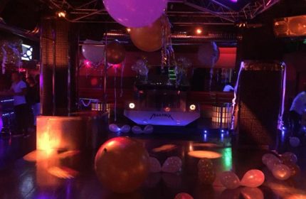 Mantrix Gay Club in Gran Canaria interior view. Balloons decorate the dance floor of this gay nightlife hotspot. Travel advice for gay men.
