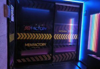 Men Factory Gay Cruise Club in Barcelona entrance. Boy Factory Fun Club, MenFactory Private Men Club. Gay travel advice.