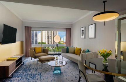 voco Orchard Singapore hotel suite near gay bars in Chinatown & Marina. Modern design, city view. Most booked gay hotels Singapore.