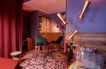 25hours Hotel Terminus Nord room: bar, bed, & retro lamps. Instagrammable design near Paris gay nightlife. Stylish, unique interior.