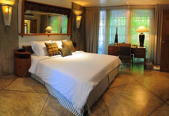 Babylon Bangkok Hotel room. Adult only gay hotel with a large bed, desk, and mirror. Popular gay sauna in Bangkok, Thailand.