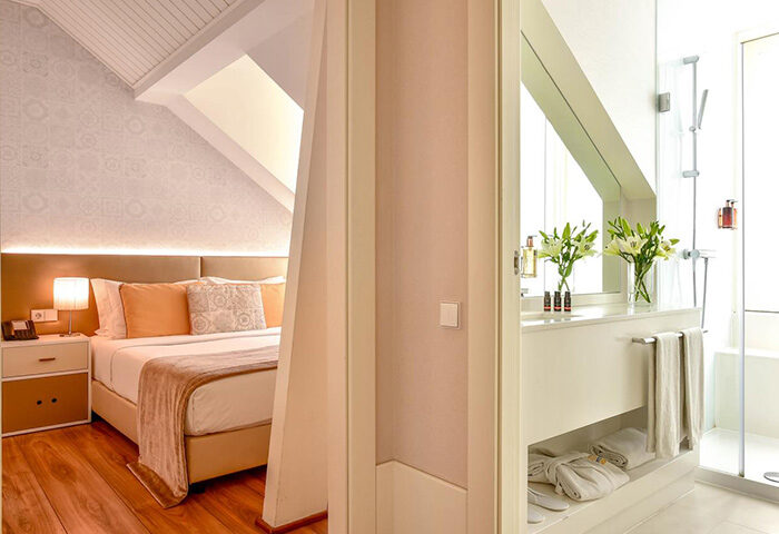 My Story Hotel Ouro honeymoon suite. Lisbon city center gay hotel room featuring a bed, bathroom, and modern design.
