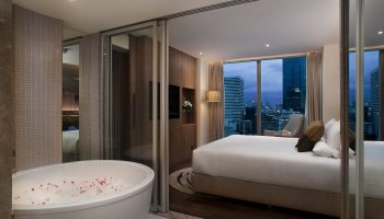 Novotel Top Gay Hotel Bangkok Sukhumvit 20 with Instagram Bathtub