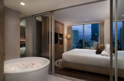 Novotel Top Gay Hotel Bangkok Sukhumvit 20 with Instagram Bathtub