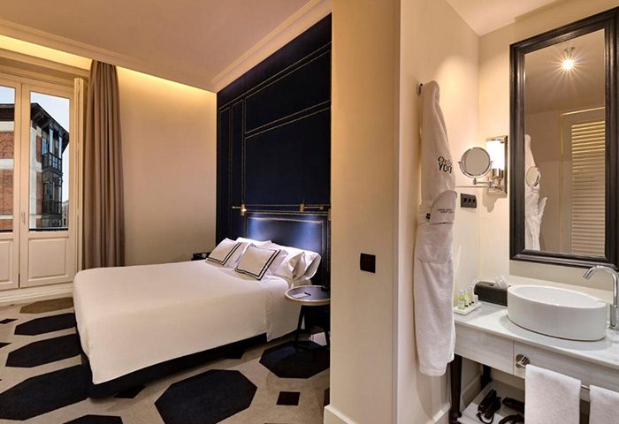 Only YOU Boutique Hotel Madrid room. Top choice gay honeymoon hotel in Chueca, featuring a bed, bathroom, and stylish interior design.