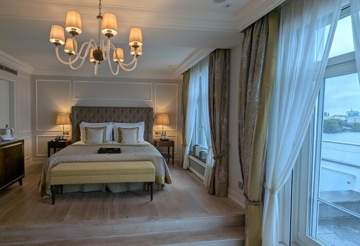 Best Luxury Honeymoon Gay Hotel Hamburg Fairmont Hotel Vier Jahreszeiten