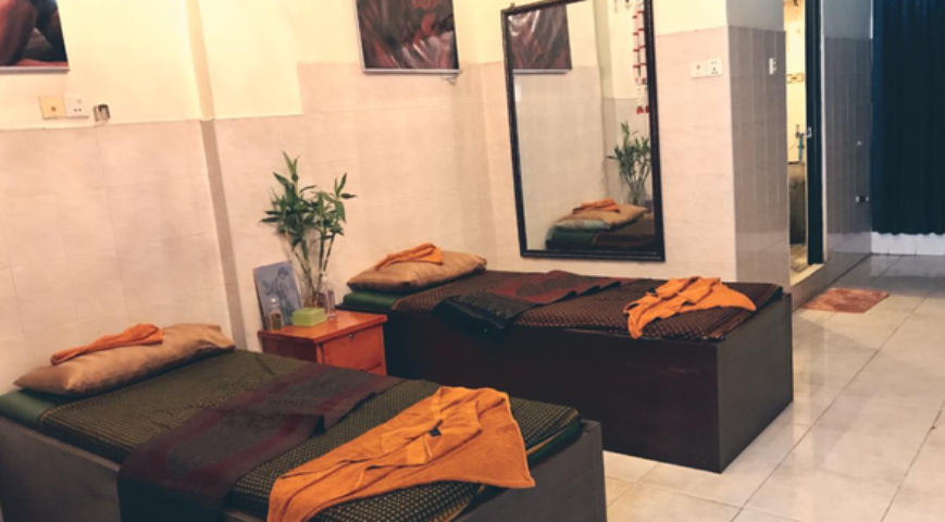 Paradise Massage Phnom Penh: Interior of a massage parlor with two beds, towels, and a mirror. Gay travel advice.