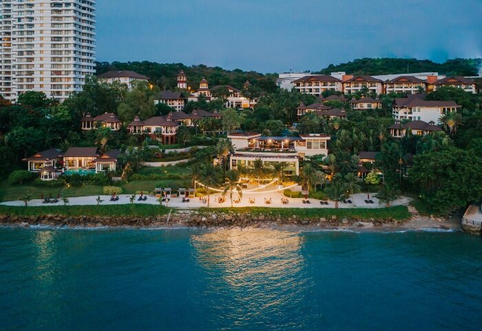 InterContinental Pattaya Resort beachfront view at dusk. Luxury gay honeymoon hotels in Pattaya. Perfect for romantic getaways. IHG Hotel.