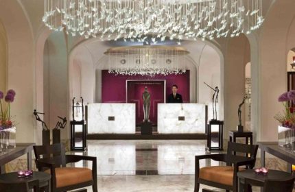 Sofitel Legend The Grand Amsterdam lobby. Honeymoon hotel reception area with chandeliers. Perfect gay honeymoon hotel in Amsterdam.