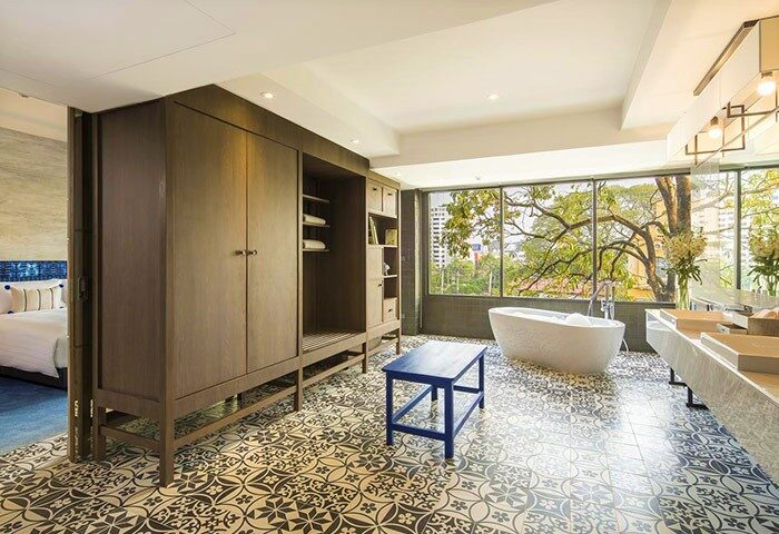 U Nimman Chiang Mai luxury hotel bathroom. Perfect honeymoon getaway. Gay travel in Thailand. Bathtub with city view.