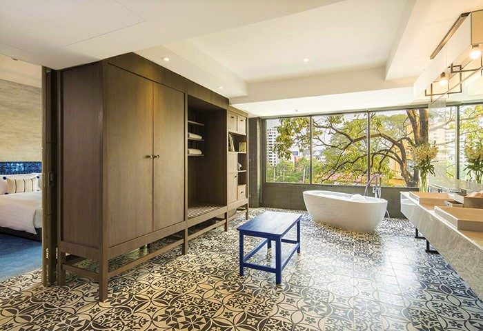 U Nimman Chiang Mai luxury hotel bathroom. Perfect honeymoon getaway. Gay travel in Thailand. Bathtub with city view.