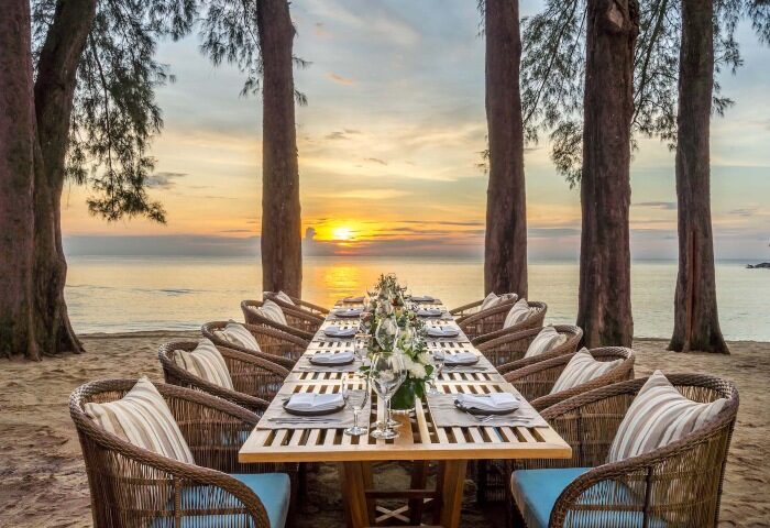InterContinental Phuket Resort gay beach hotels sunset dinner. Perfect for big group of friends. IHG Hotel in Phuket.