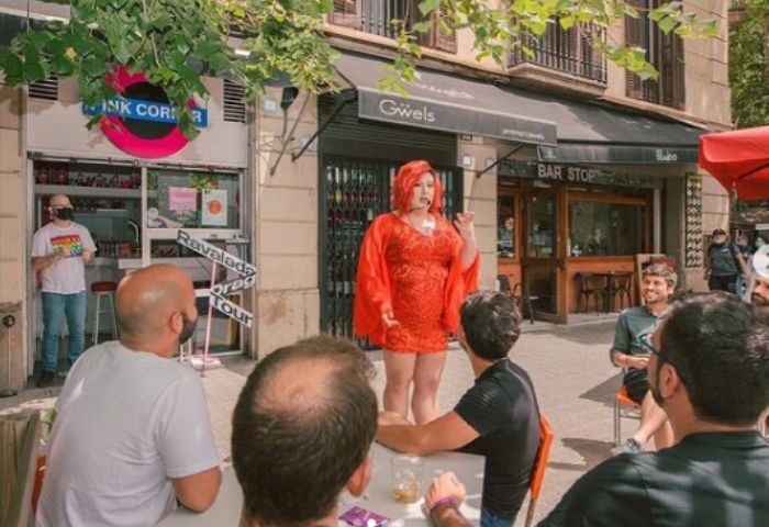 Pink Corner gay bar in Barcelona: Drag queen performs outdoors for a group of men on a Ravalada drag tour. Gay travel advice.