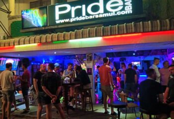 Pride Bar Samui, best gay bar in Chaweng Beach. Many gay men are enjoying drinks at the popular bar. Nightlife in Thailand.