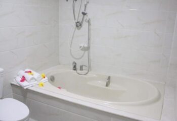 Bathroom at Rainbow Spa, Ho Chi Minh. Bathtub with towels and flowers. Gay travel advice for Vietnam. Relaxing spa experience.