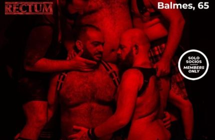 Rectum Gay Cruise Club in Barcelona: Men in harnesses, red lighting. Gay travel advice, nightlife. Members only.